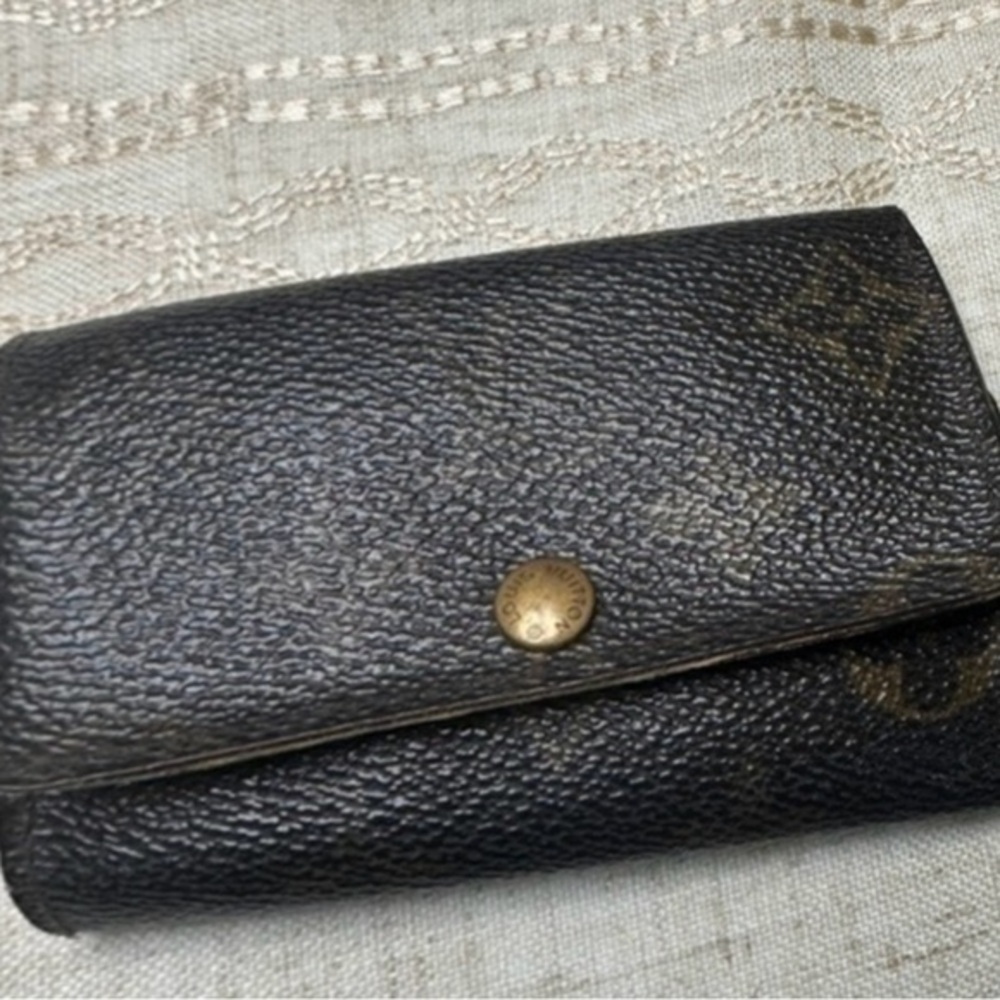 AUTHENTIC Vuitton Monogram 4 ring key holder